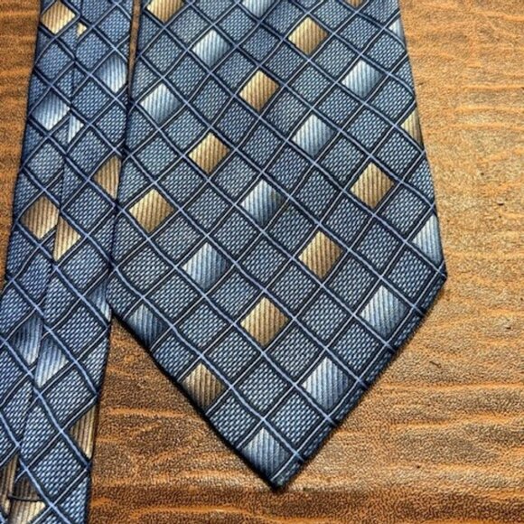 Kenneth Cole New York Geometric Diamond Pattern Men's 100% Silk Necktie HandMade - Picture 1 of 4